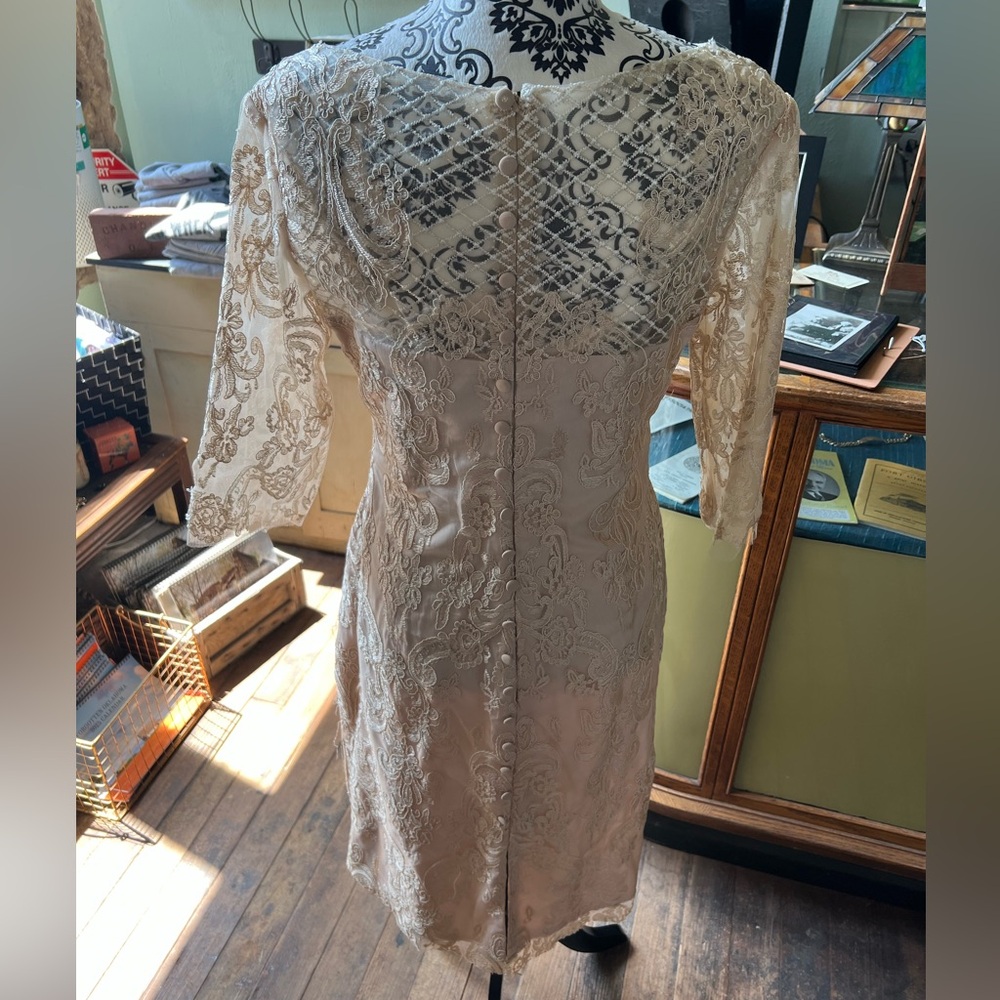 Elegant Lace Mother Of The Bride/Groom Sheath Silhouette 3/4 Sleeve Dress - Picture 7 of 16